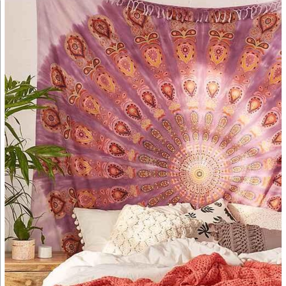 ISO THIS DAYA URBAN OUTFITTERS TAPESTRY